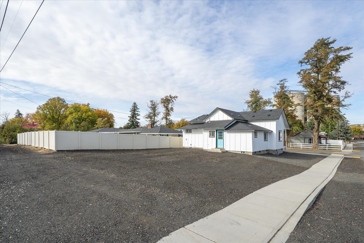 405 W 2nd St - Photo 22