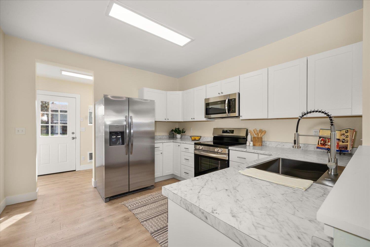 405 W 2nd St - Photo 8