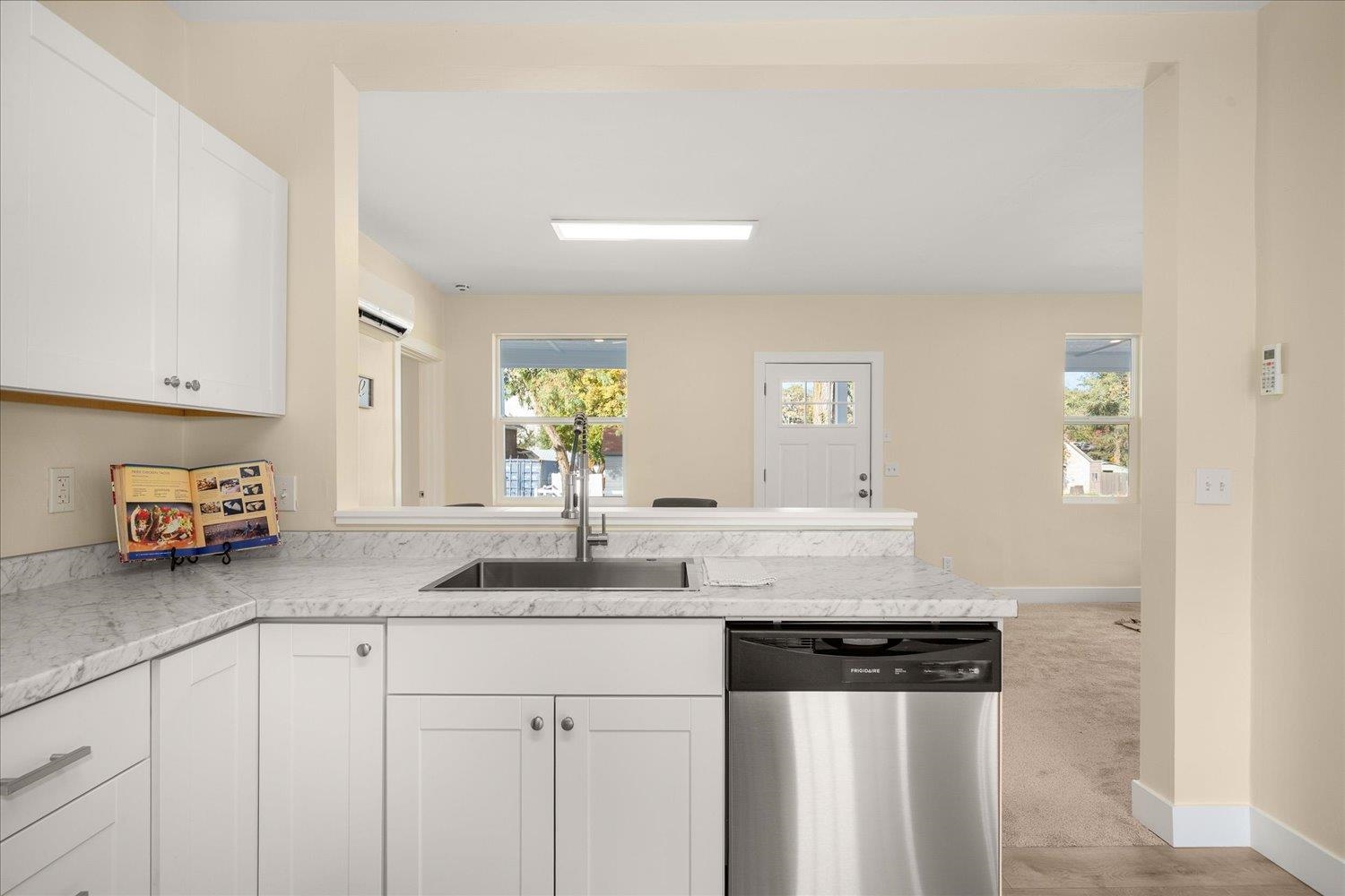 405 W 2nd St - Photo 10