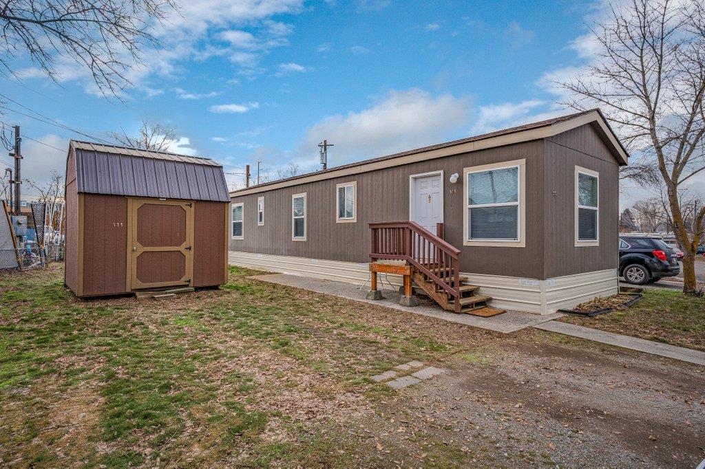 11920 E Mansfield Ave - Photo 2