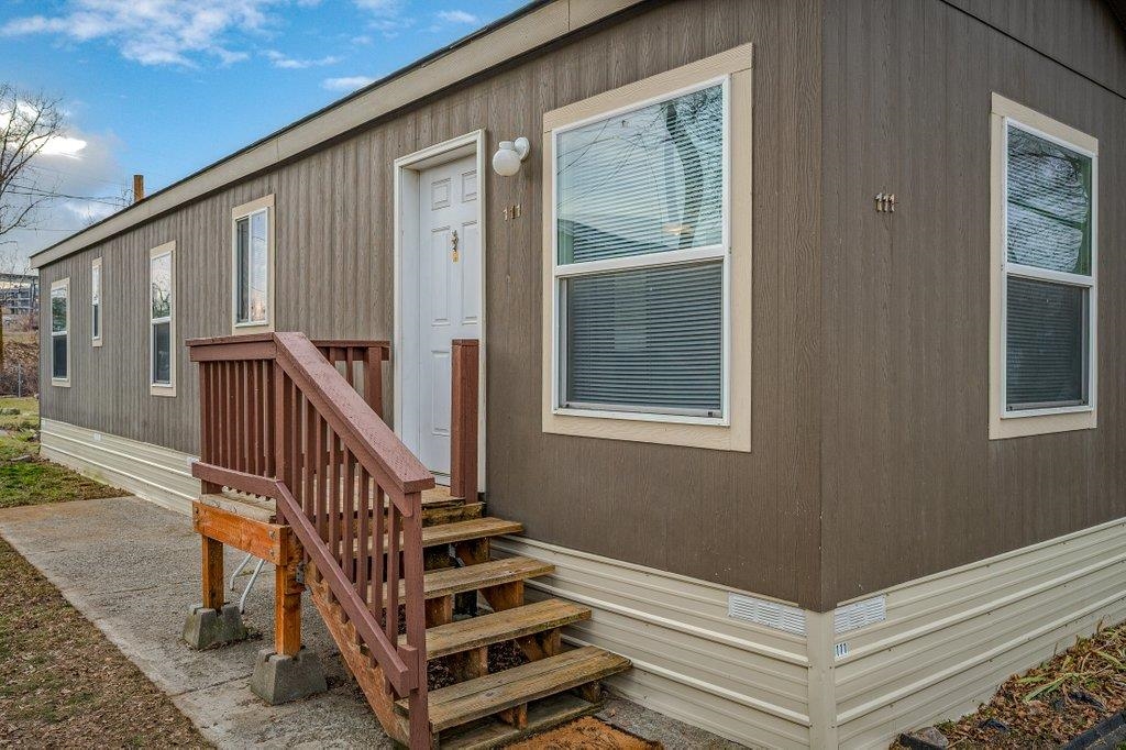 11920 E Mansfield Ave - Photo 3