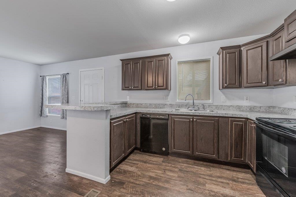 11920 E Mansfield Ave - Photo 9