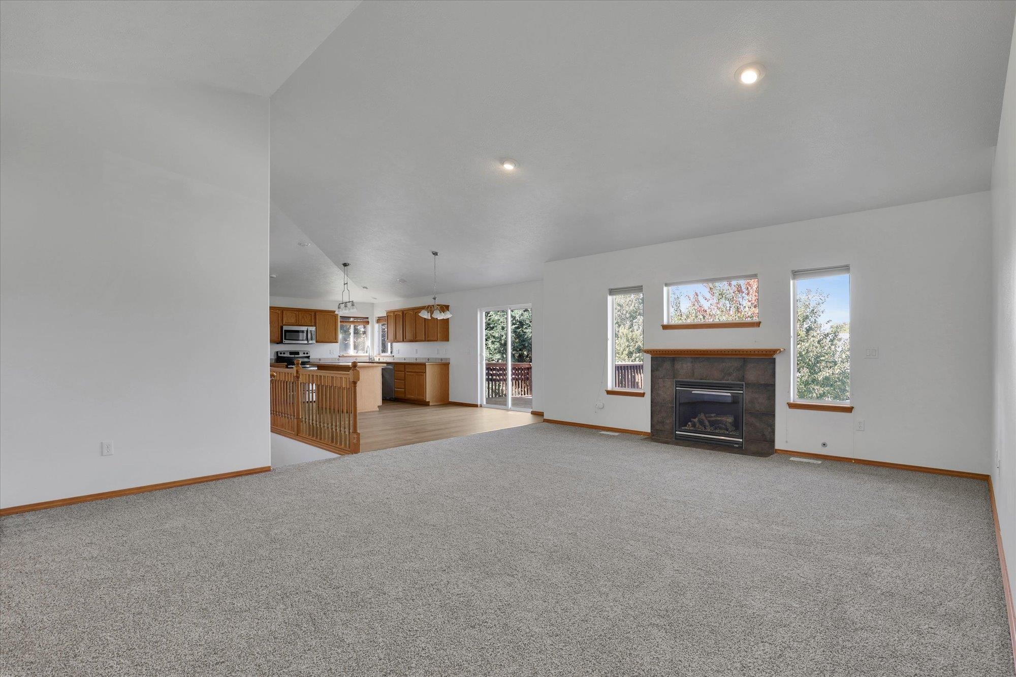 18215 E Crescent Dr - Photo 3