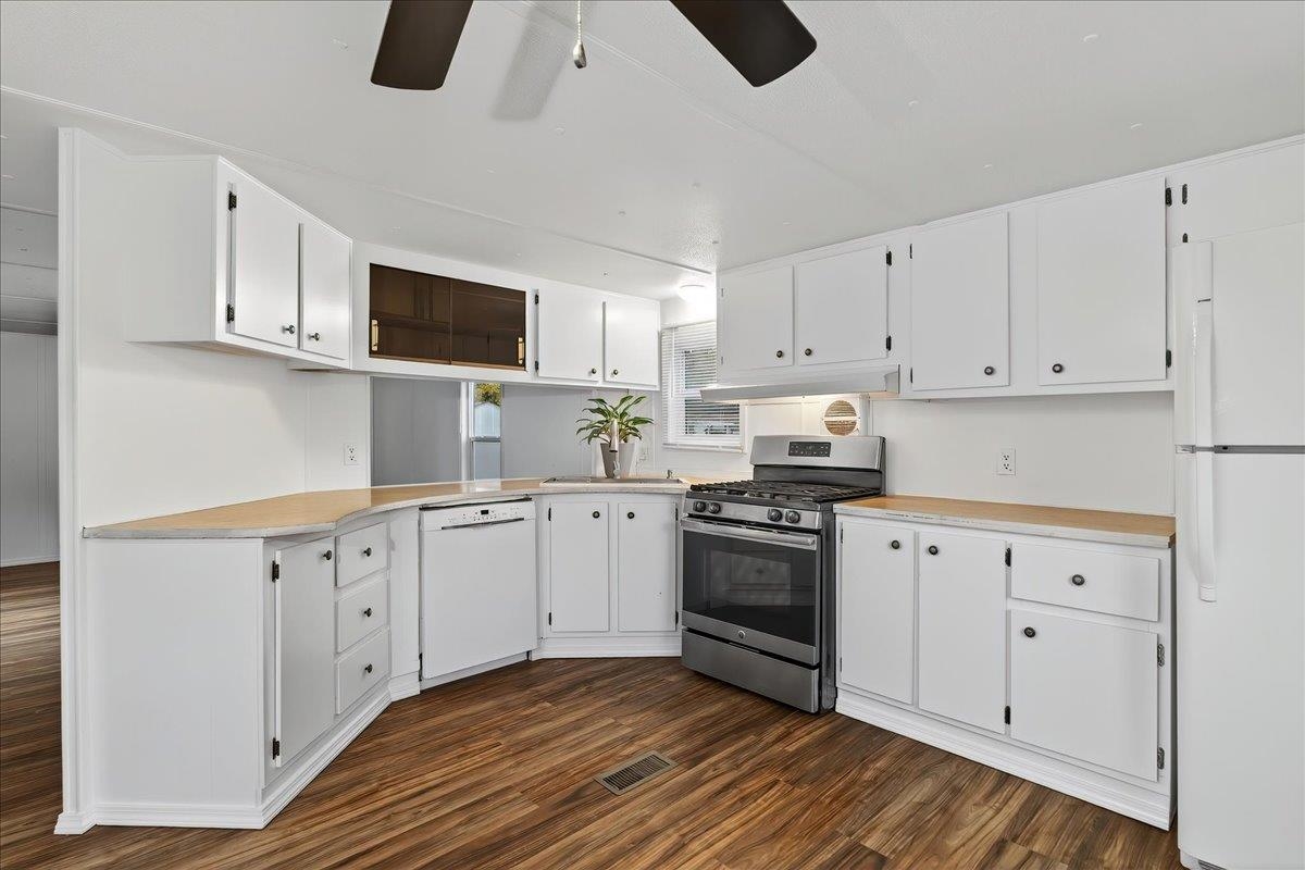 3110 E Chattaroy Rd - Photo 11