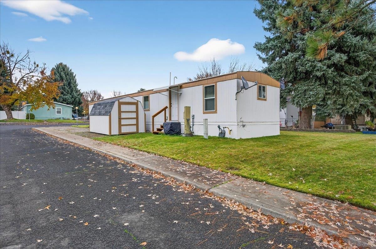 3110 E Chattaroy Rd - Photo 22