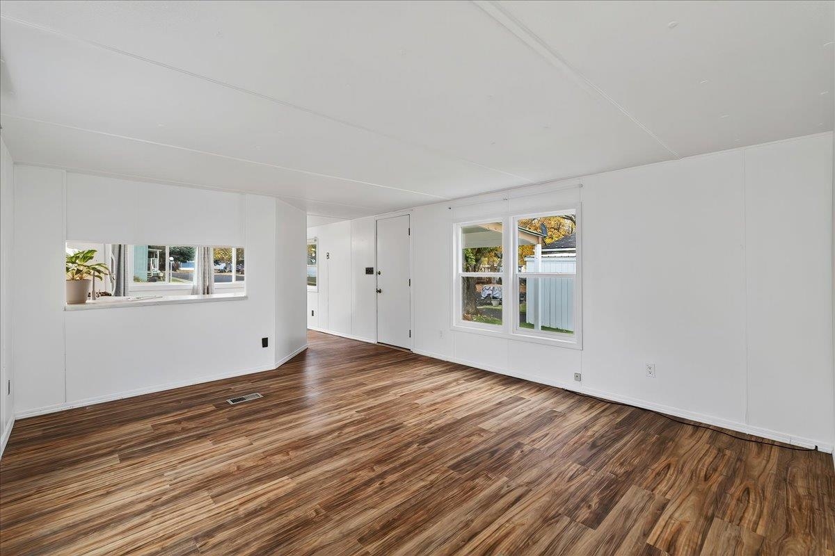 3110 E Chattaroy Rd - Photo 7