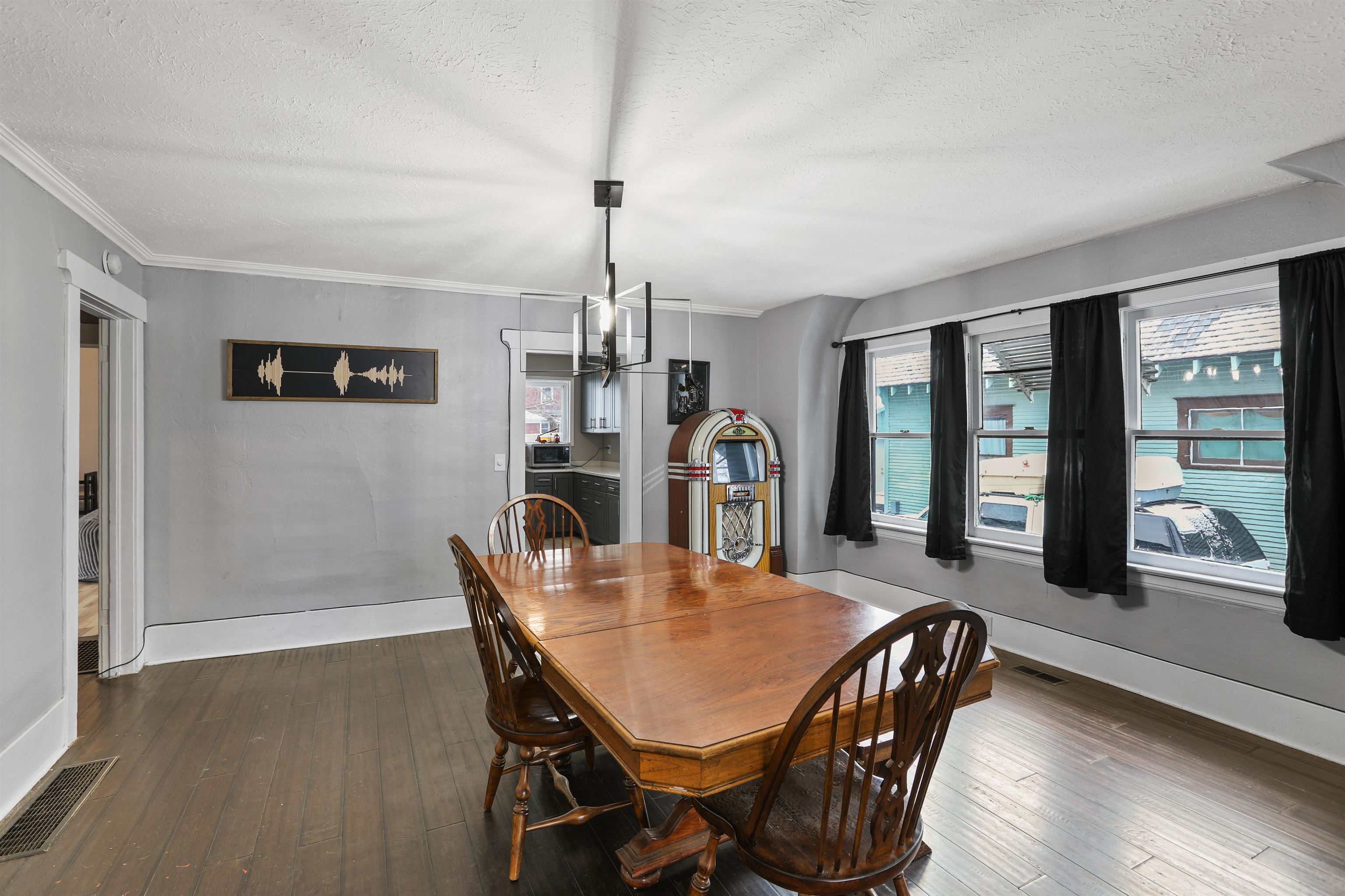2521 E Queen Ave - Photo 3