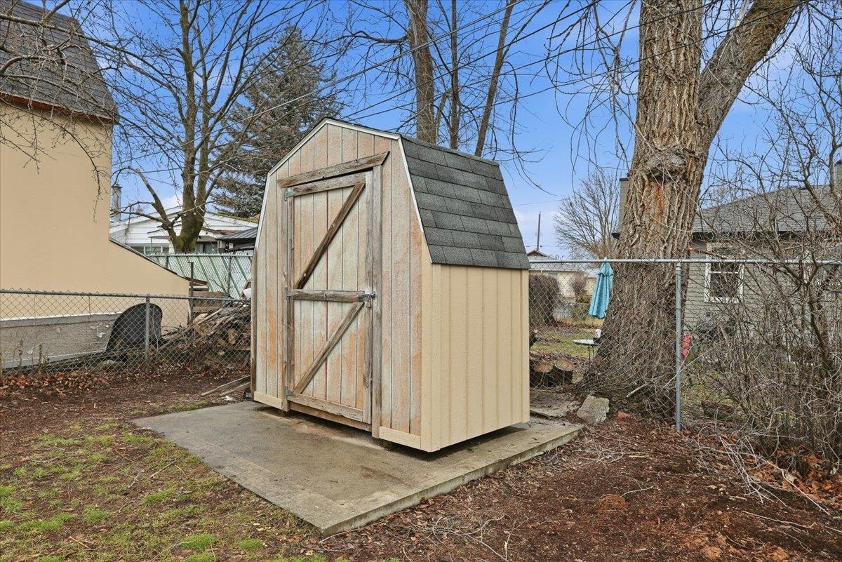 513 E Dave Ct - Photo 16