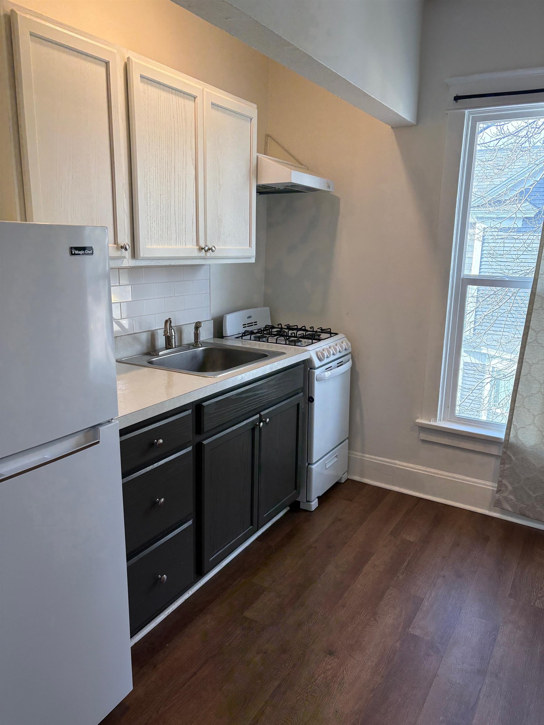 1119 W Augusta Ave - Photo 8