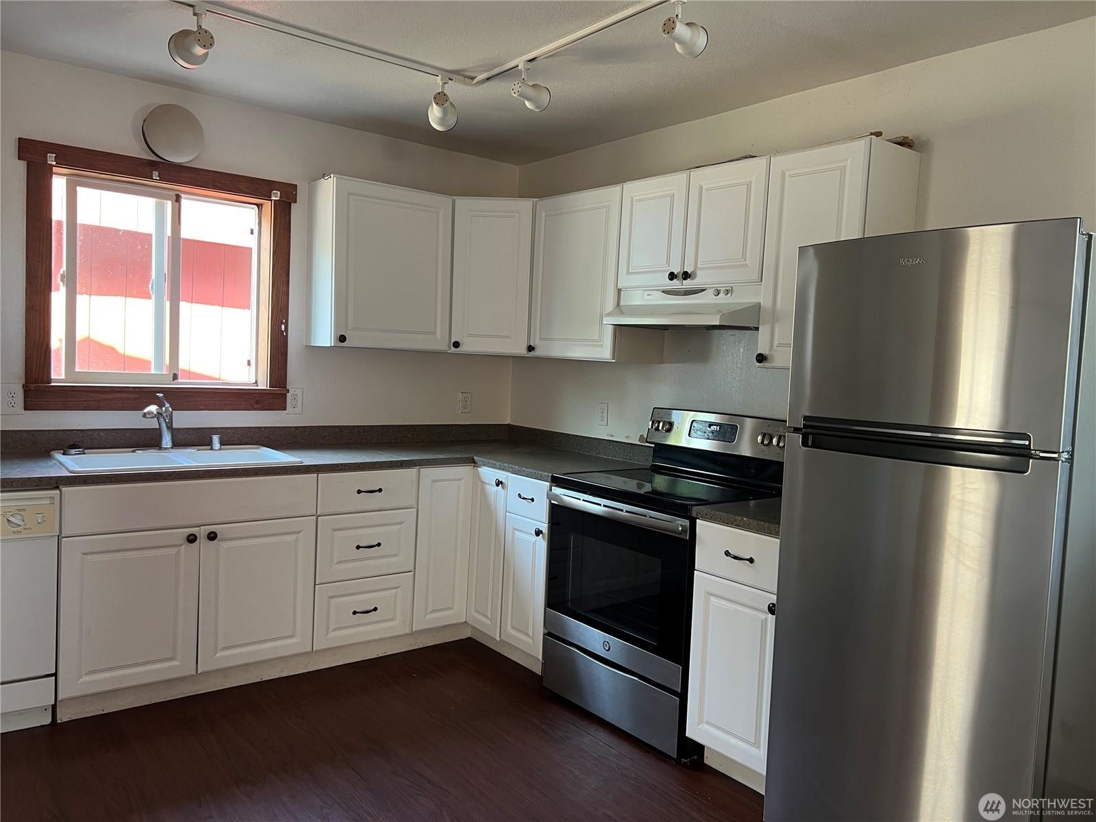 124 Main St - Photo 2