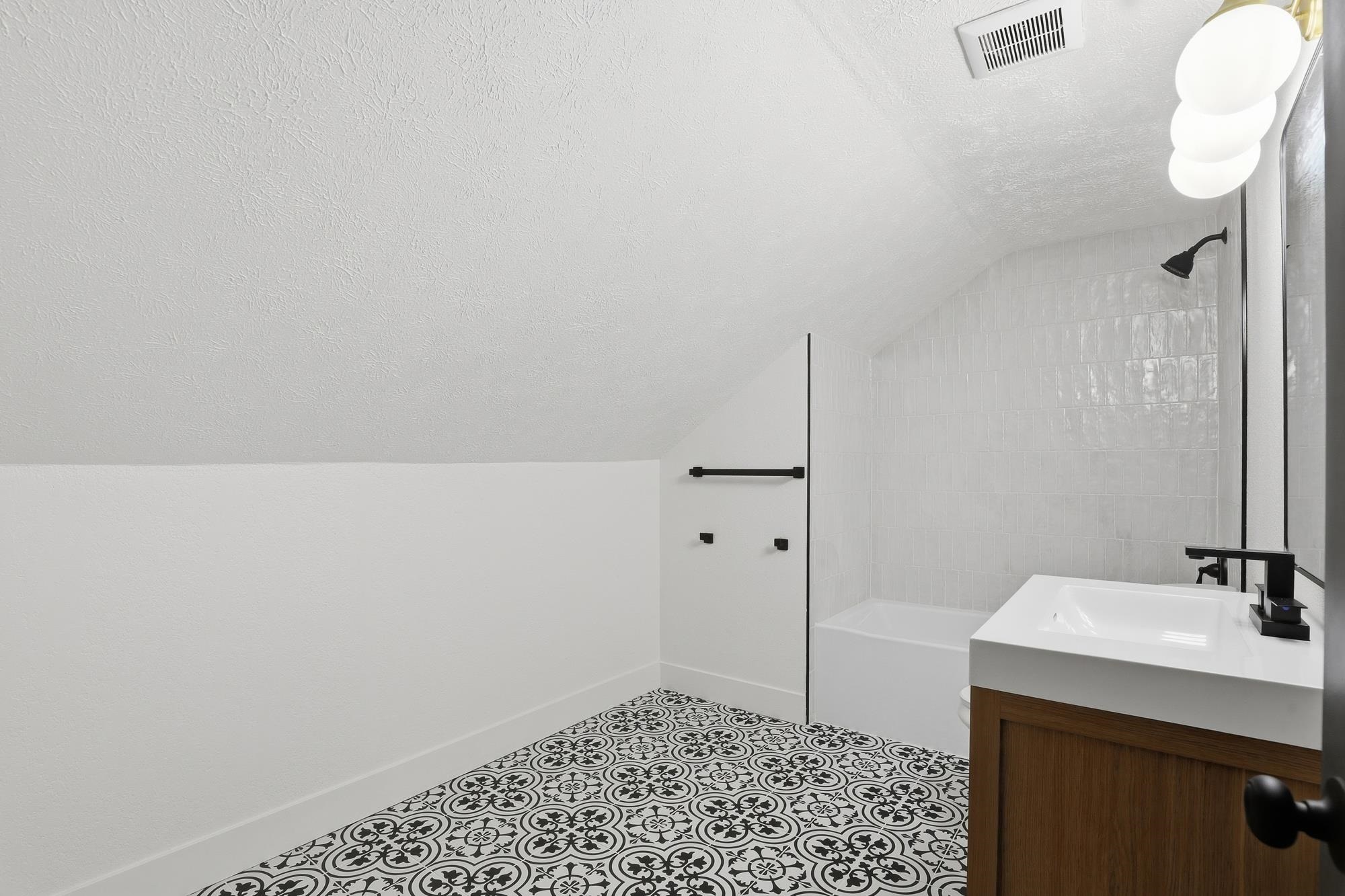 605 S Bowdish Rd - Photo 21