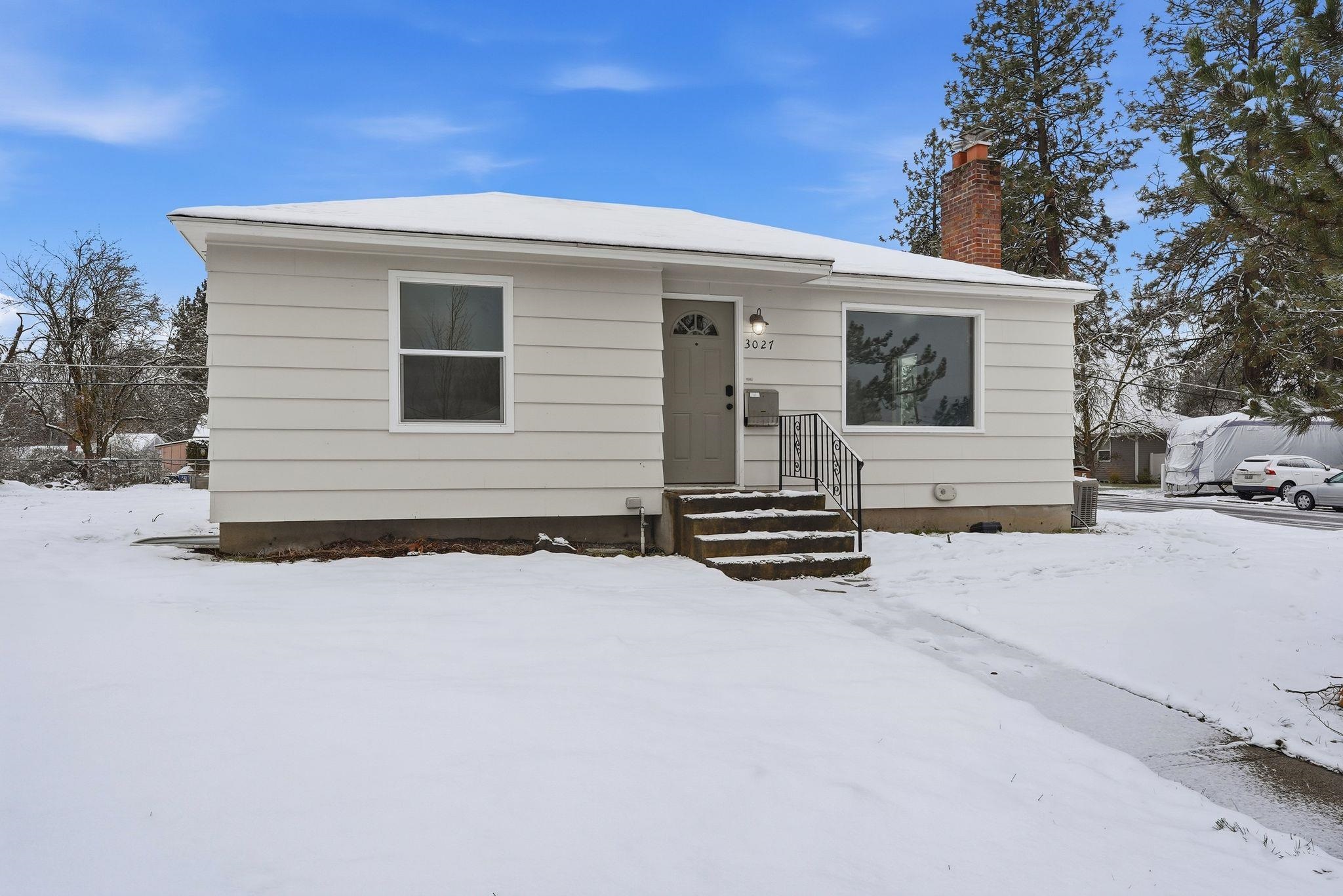 3027 W Rowan Ave - Photo 1