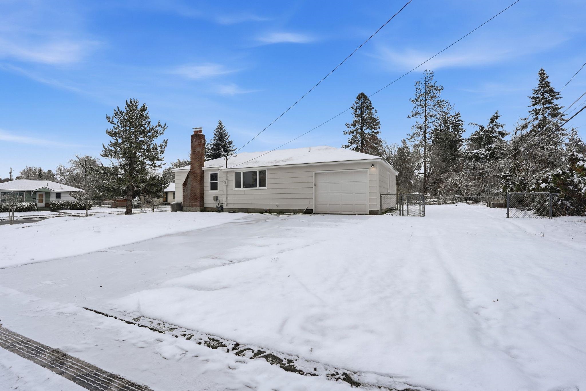 3027 W Rowan Ave - Photo 2
