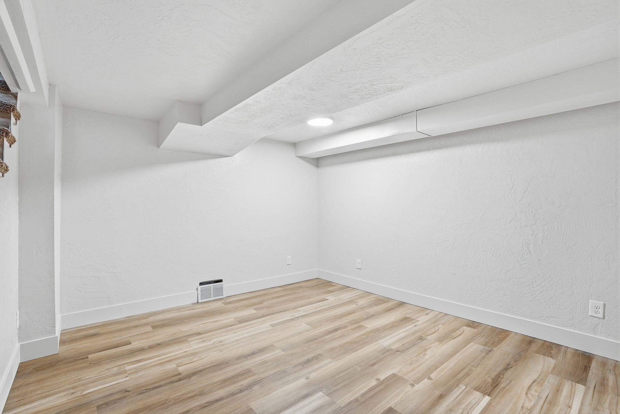 3027 W Rowan Ave - Photo 16