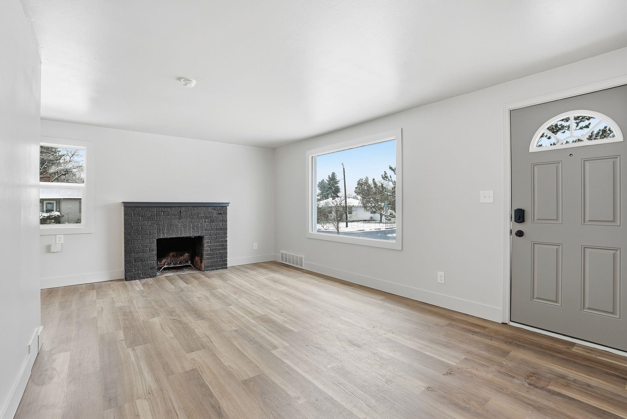 3027 W Rowan Ave - Photo 3