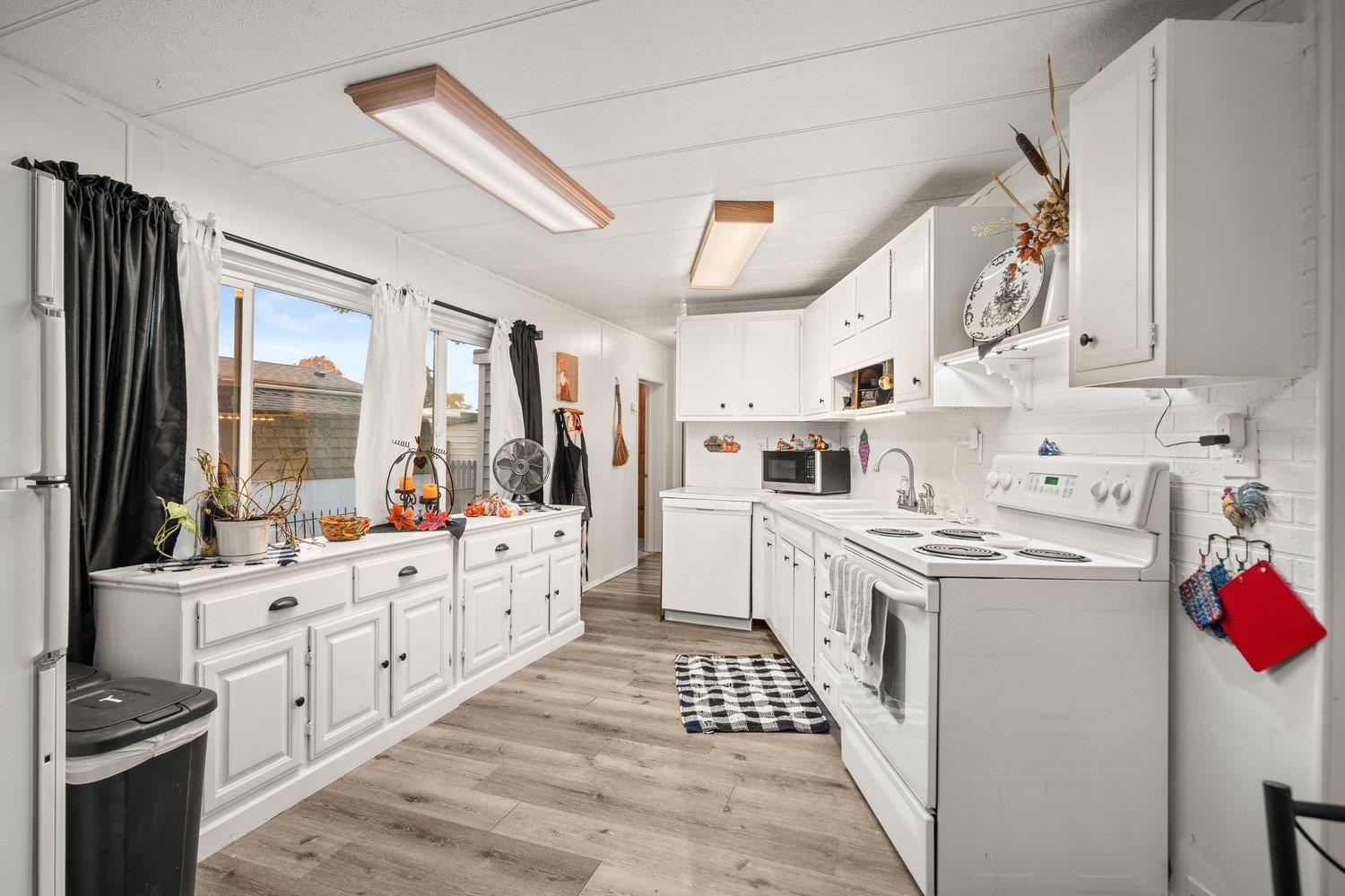 1211 E Lyons Ave - Photo 12