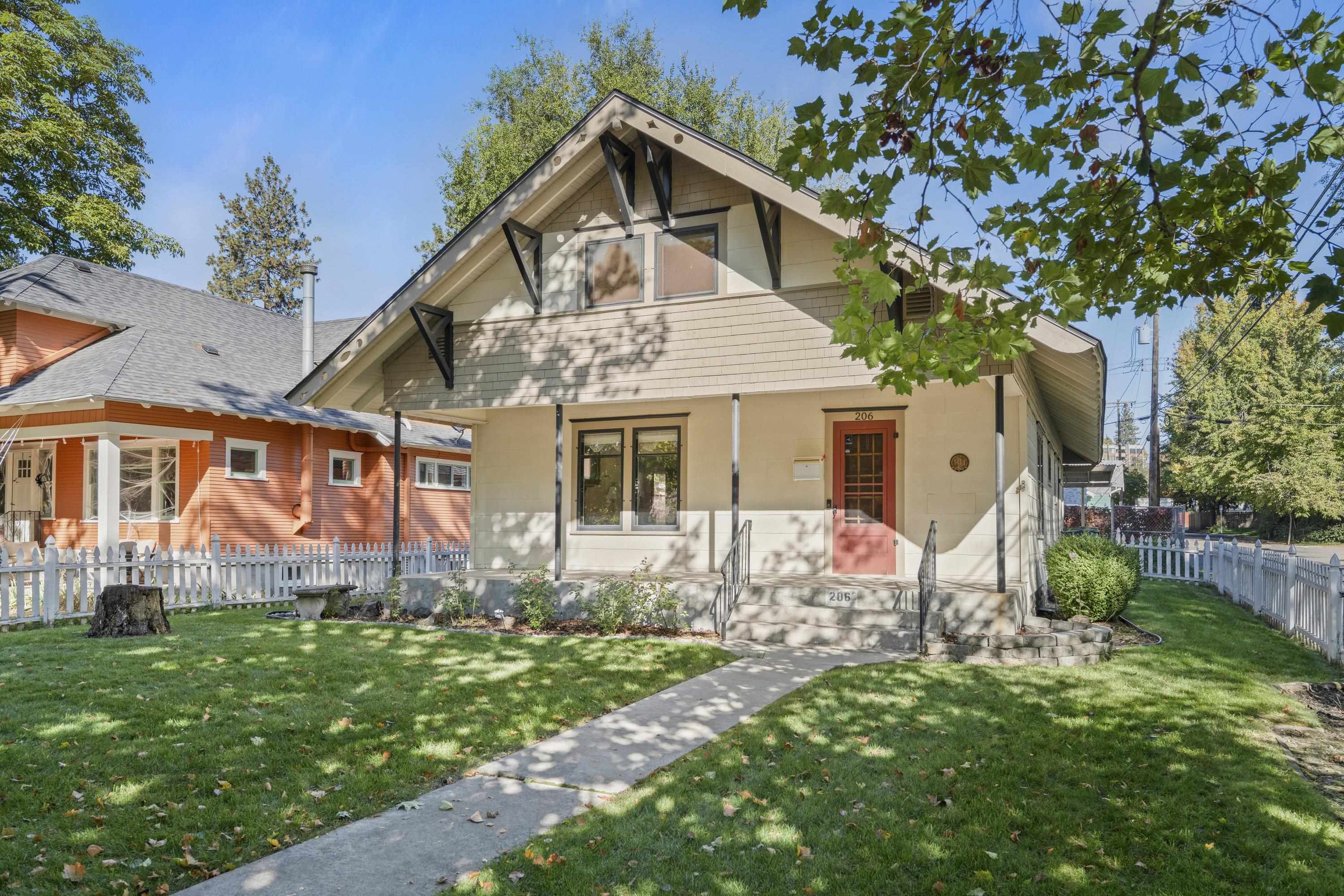 206 W Waverly Pl - Photo 3