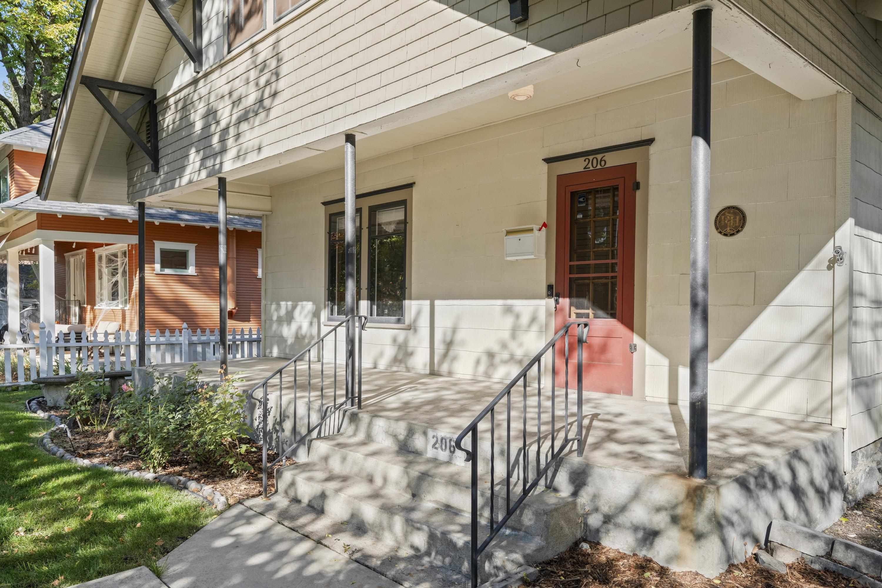 206 W Waverly Pl - Photo 4