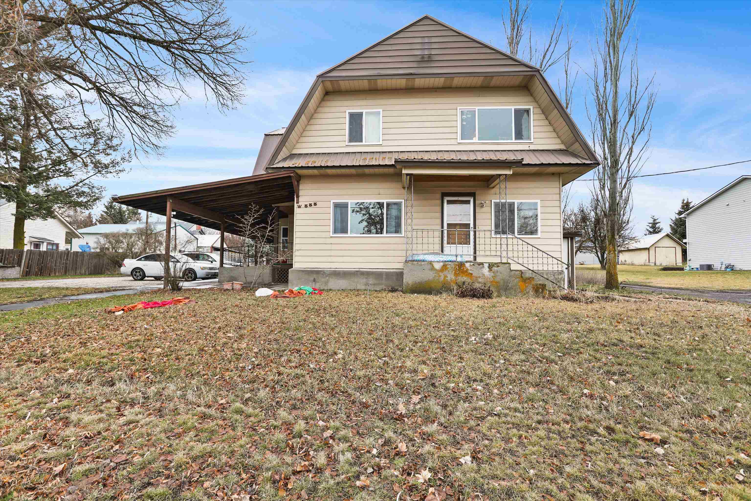 555 W Broadway Ave - Photo 2