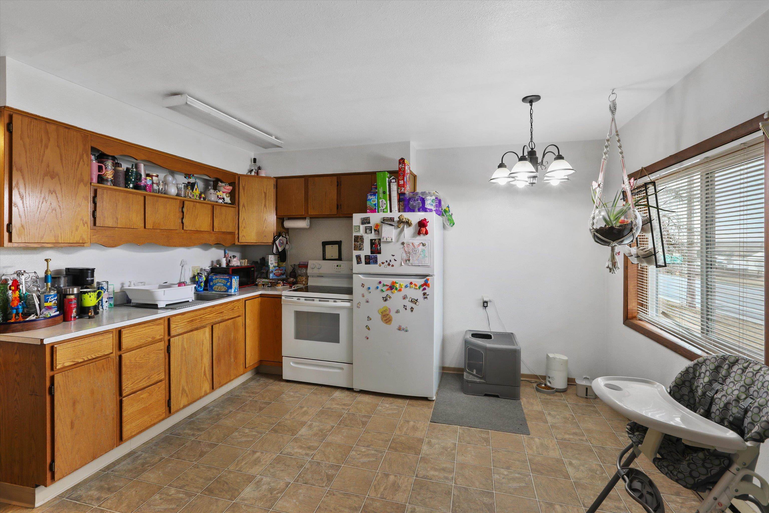 555 W Broadway Ave - Photo 11