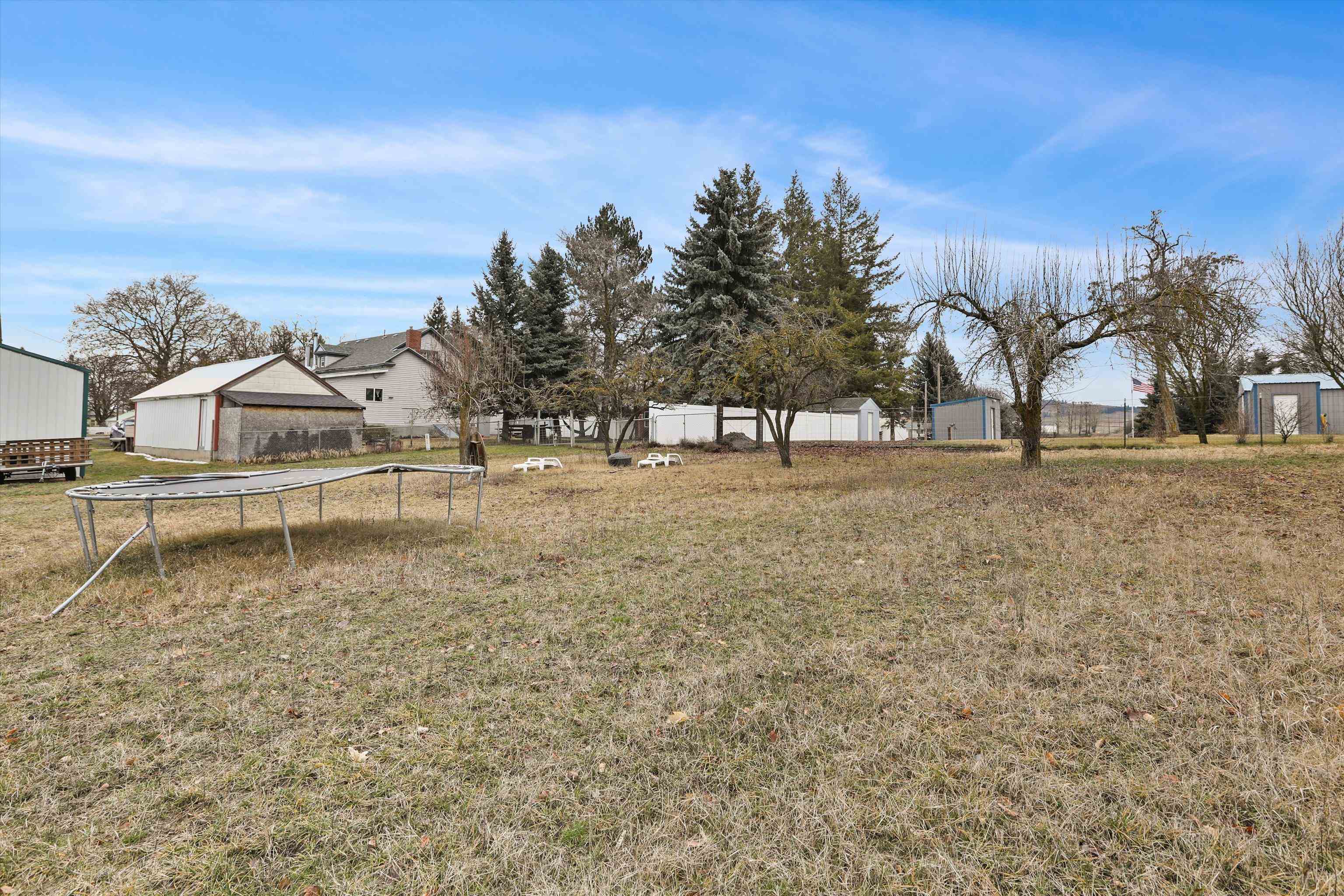 555 W Broadway Ave - Photo 3