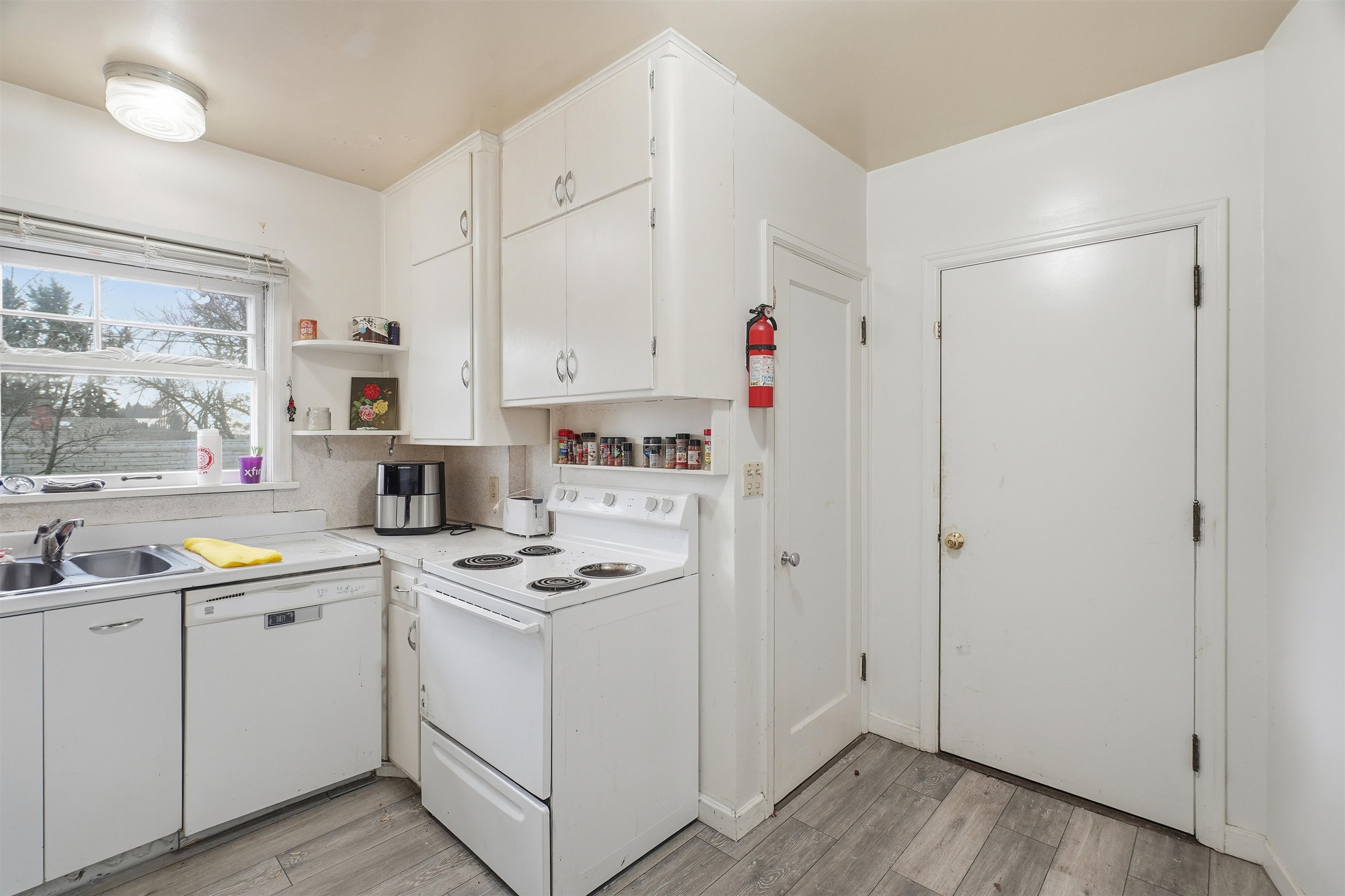 323 5th St - Photo 23