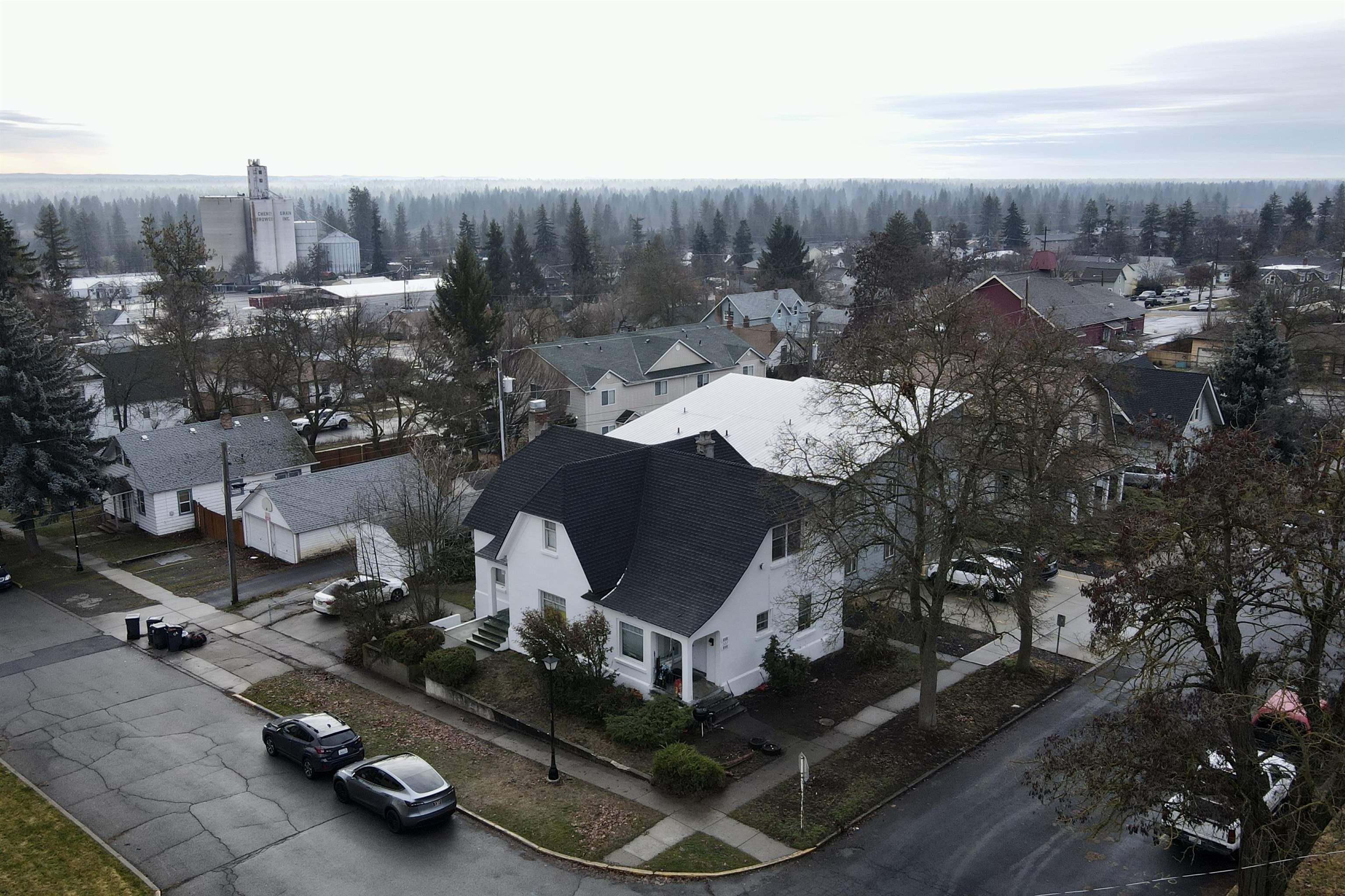 323 5th St - Photo 4