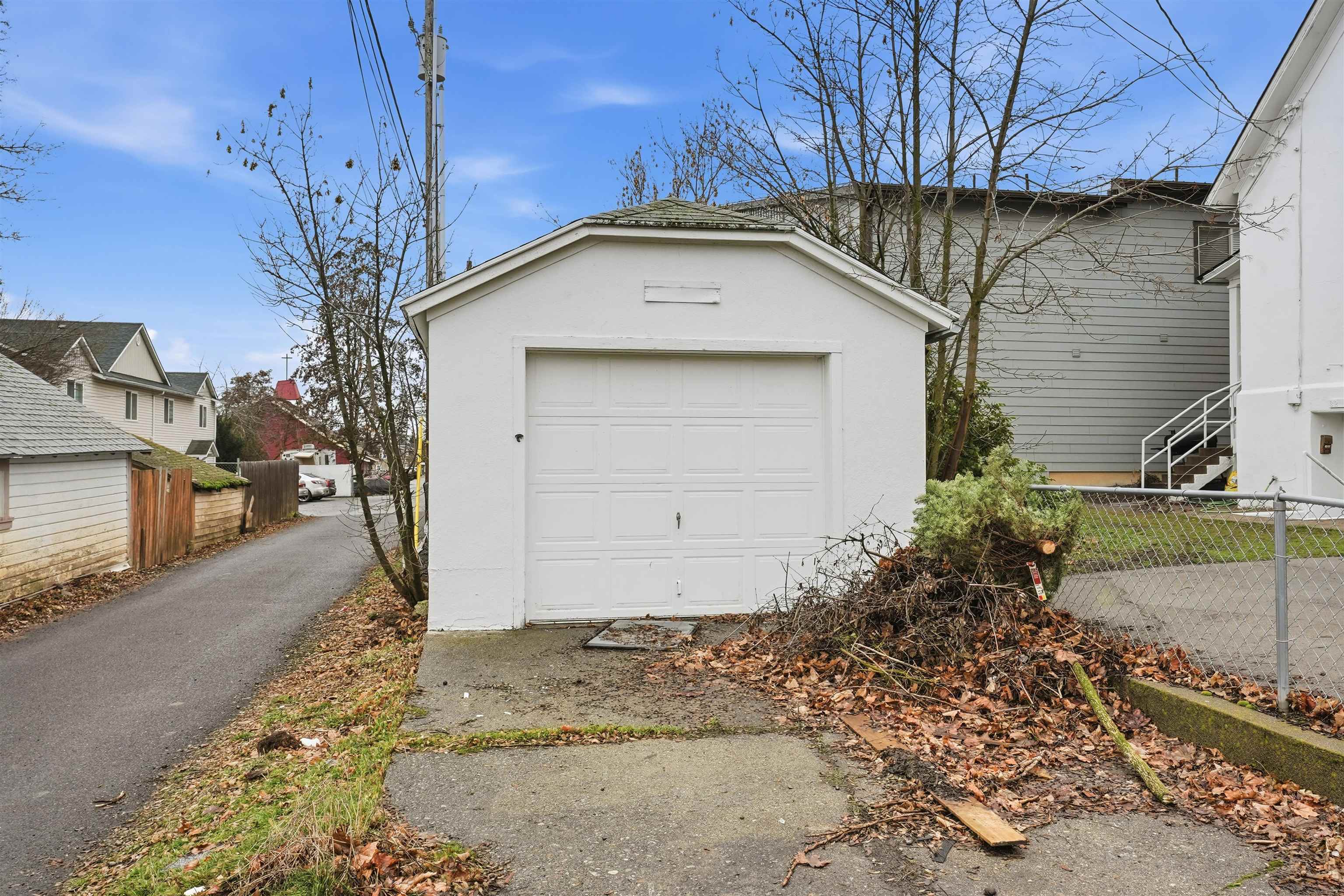 323 5th St - Photo 40