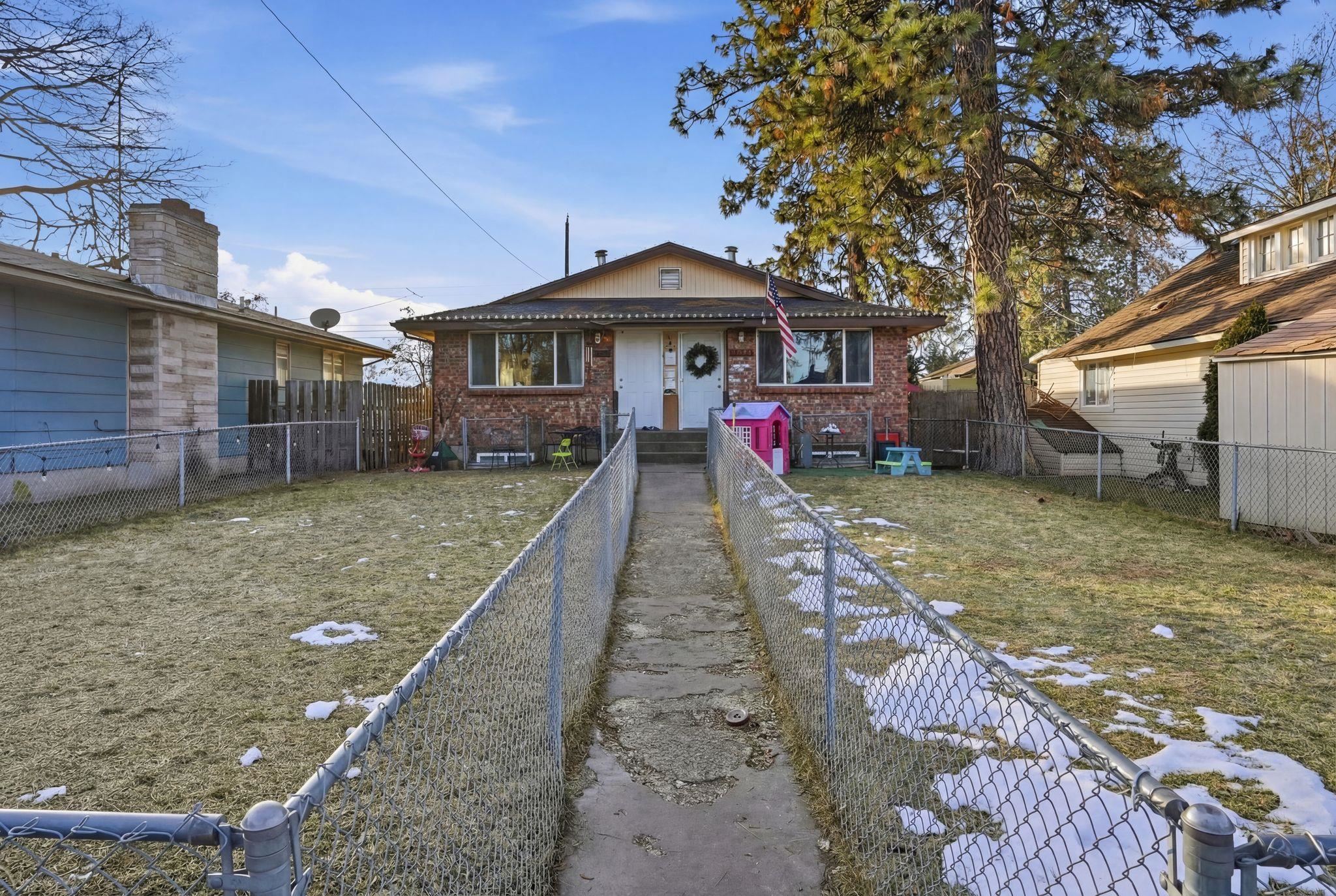 1102-1104 E North Ave - Photo 1