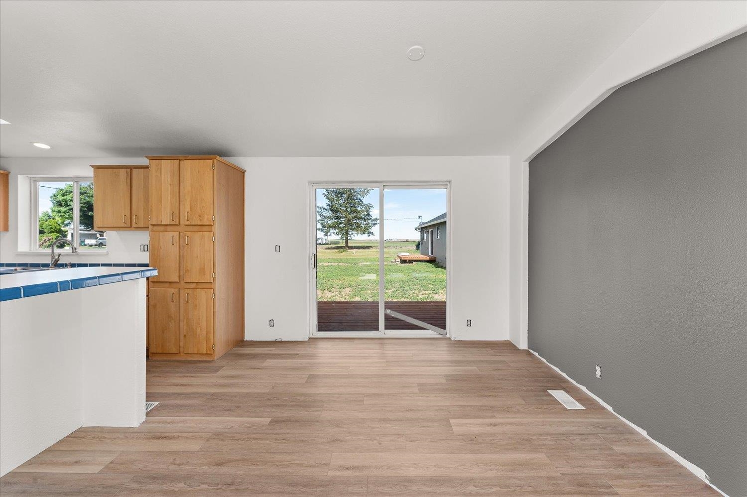 255 SW Railroad St - Photo 12