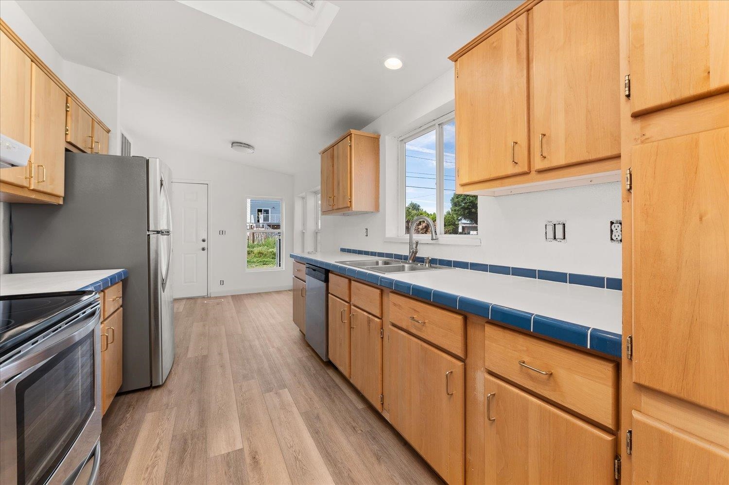 255 SW Railroad St - Photo 14