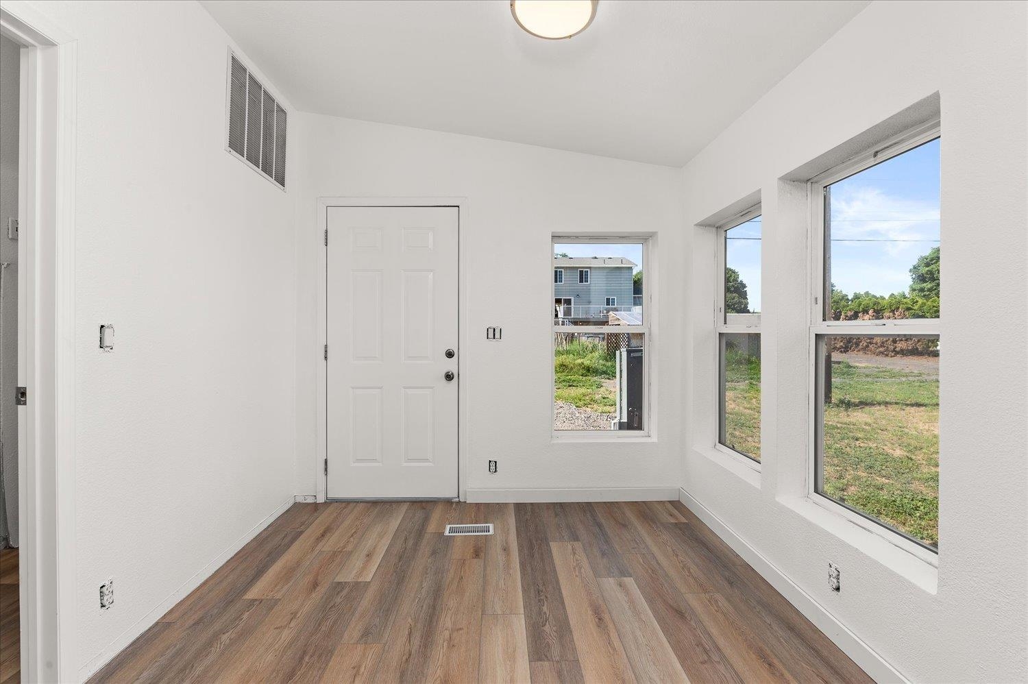 255 SW Railroad St - Photo 18