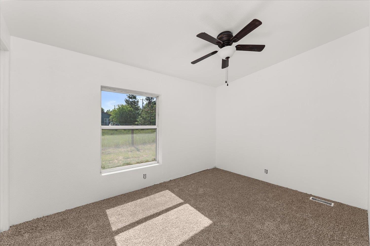 255 SW Railroad St - Photo 23