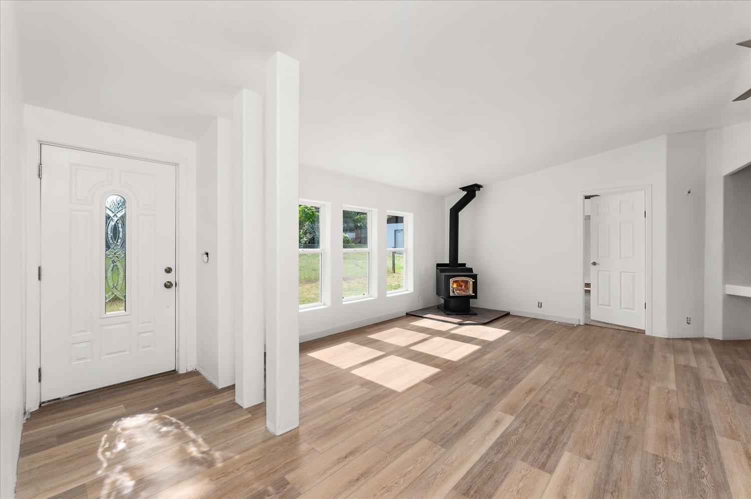 255 SW Railroad St - Photo 4