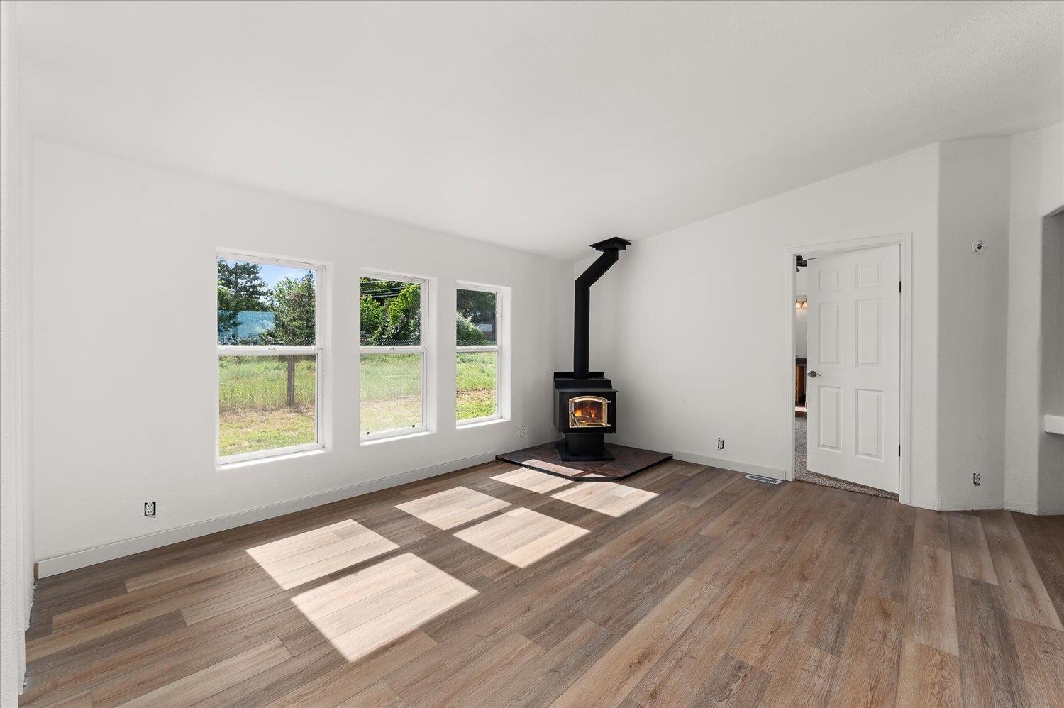 255 SW Railroad St - Photo 5