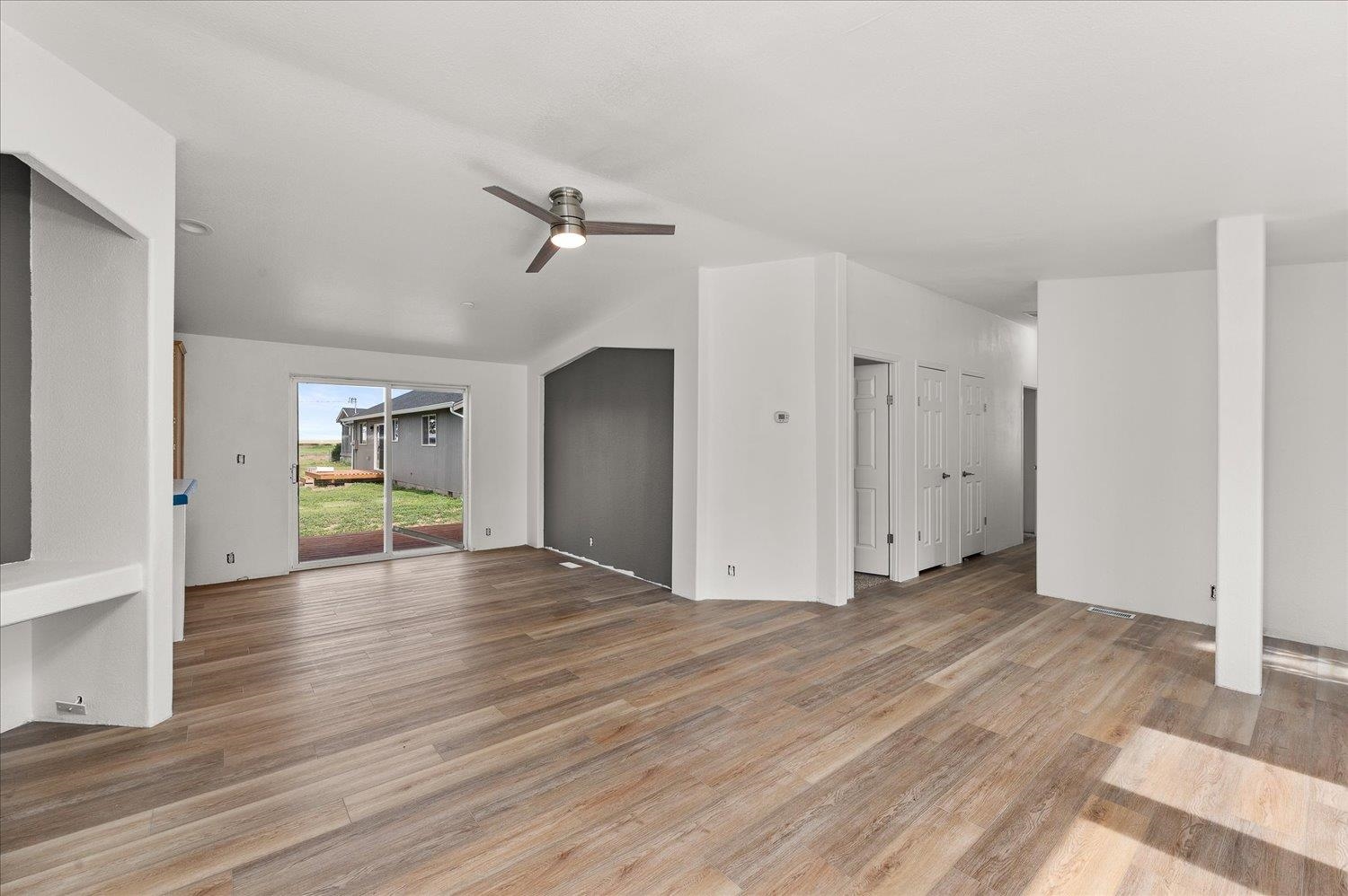 255 SW Railroad St - Photo 7