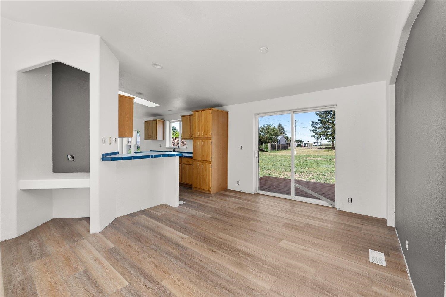 255 SW Railroad St - Photo 10