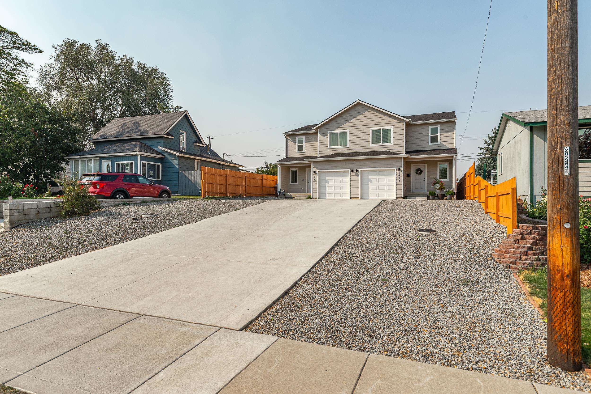 2401 E Longfellow Ave - Photo 2