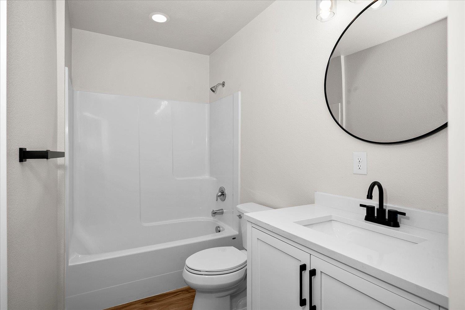 2401 E Longfellow Ave - Photo 14