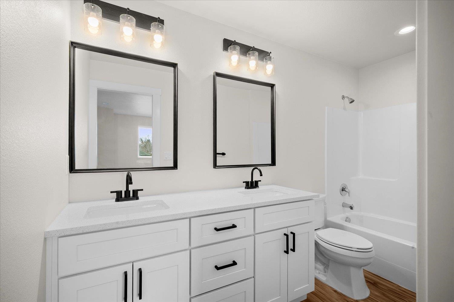 2401 E Longfellow Ave - Photo 18