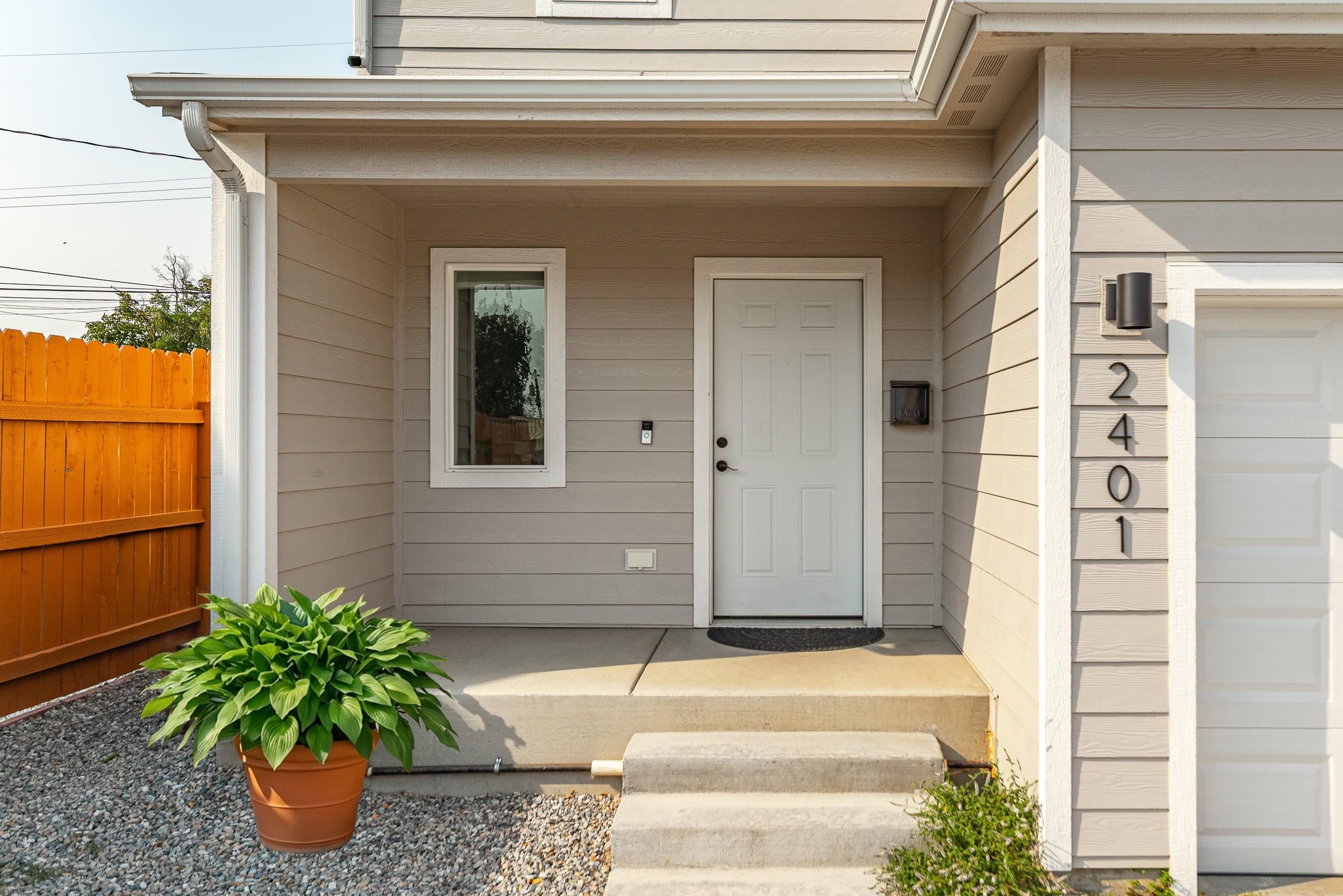 2401 E Longfellow Ave - Photo 3