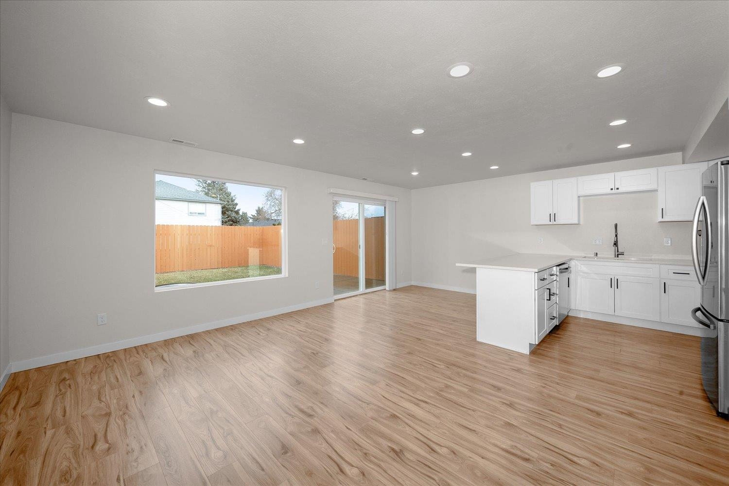 2401 E Longfellow Ave - Photo 5