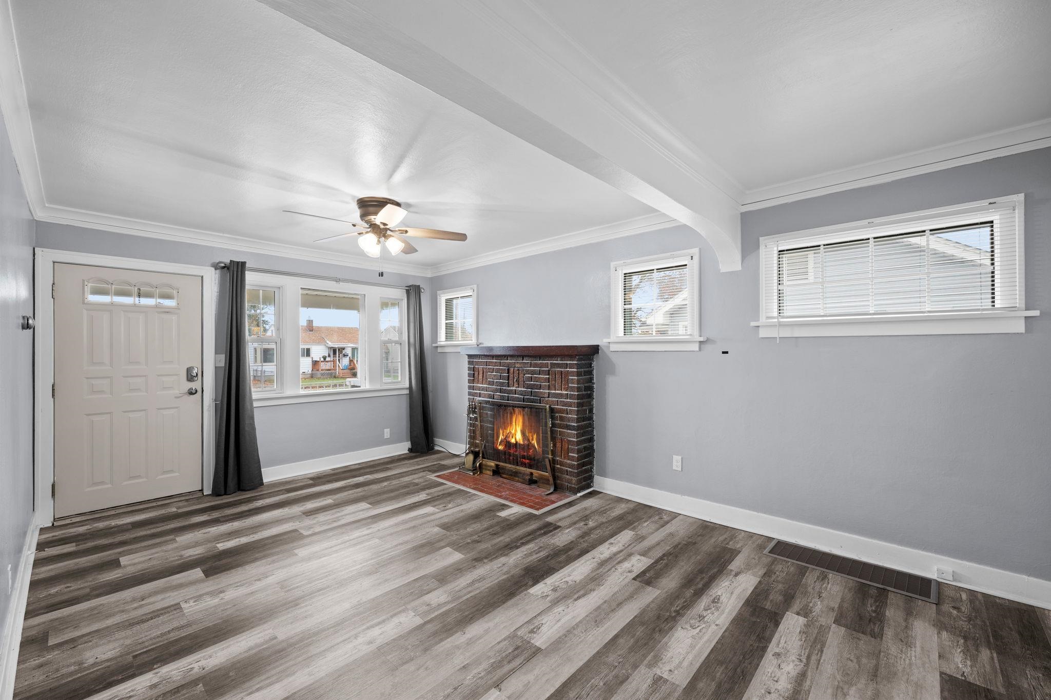 1103 E Longfellow Ave - Photo 4