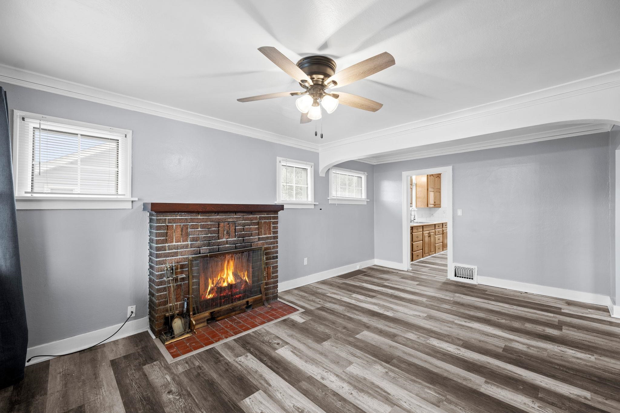 1103 E Longfellow Ave - Photo 8