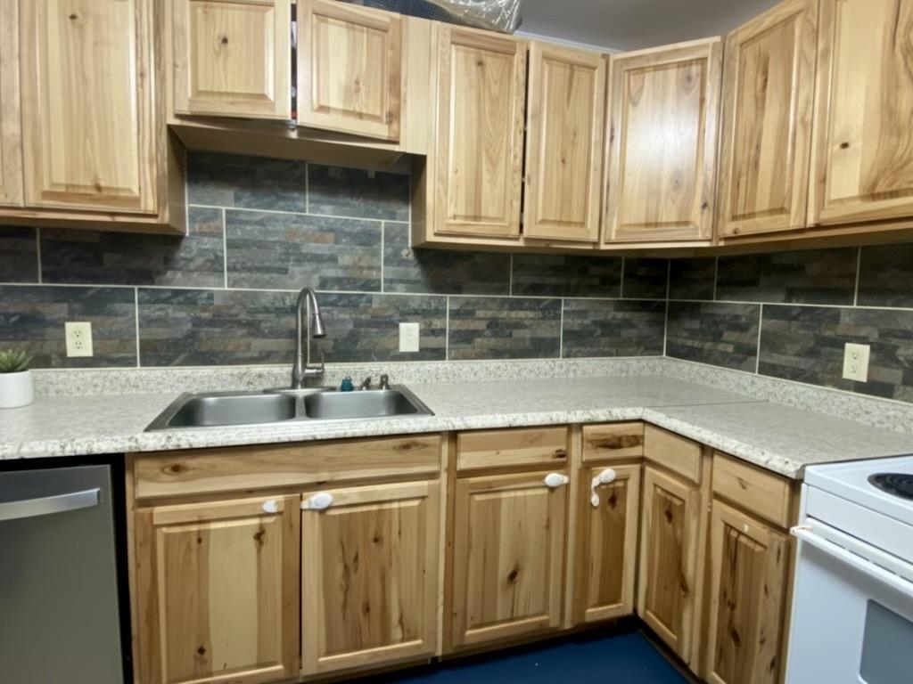 1408 E Providence Ave - Photo 3