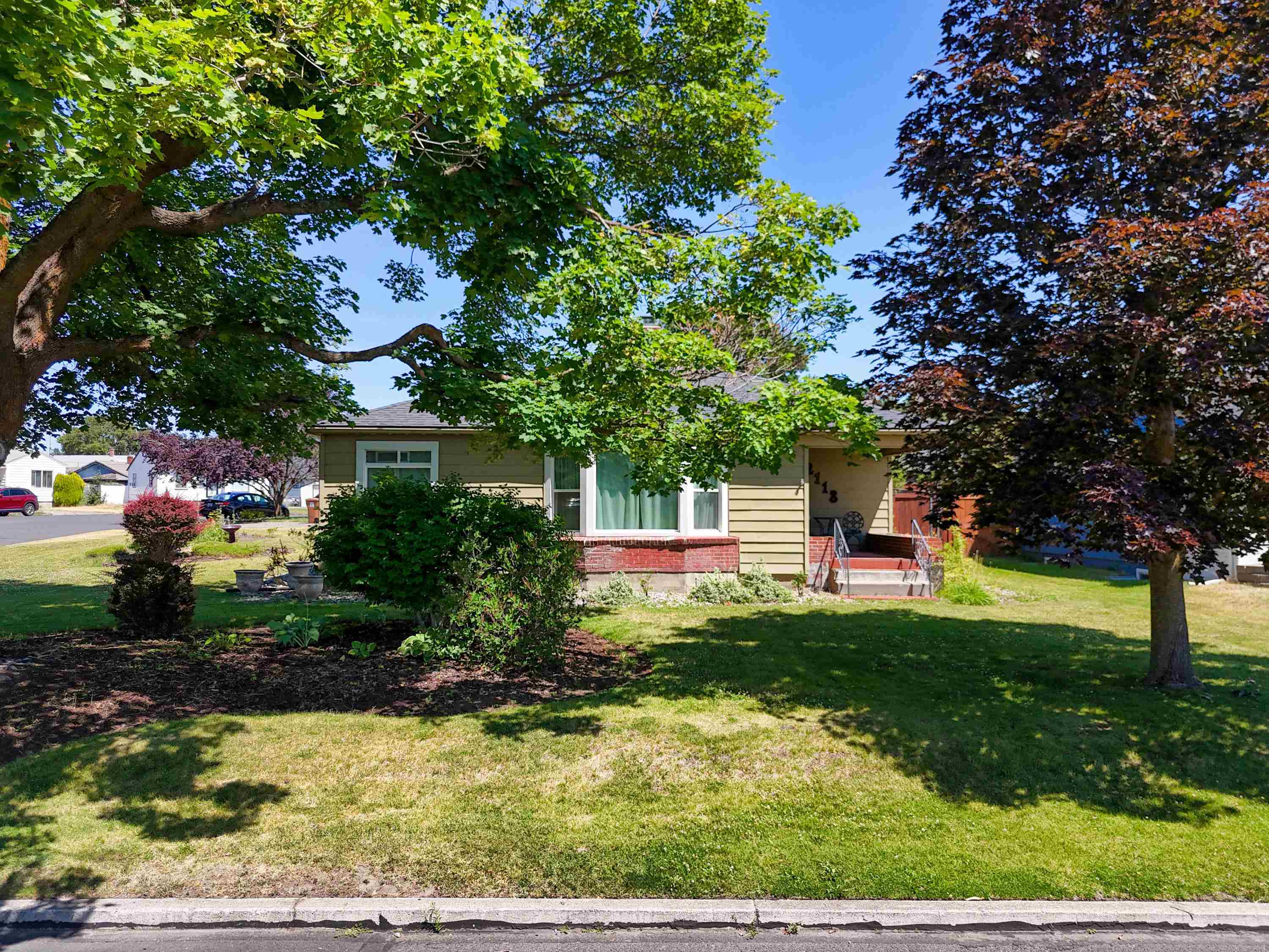 2118 N Hemlock St - Photo 1