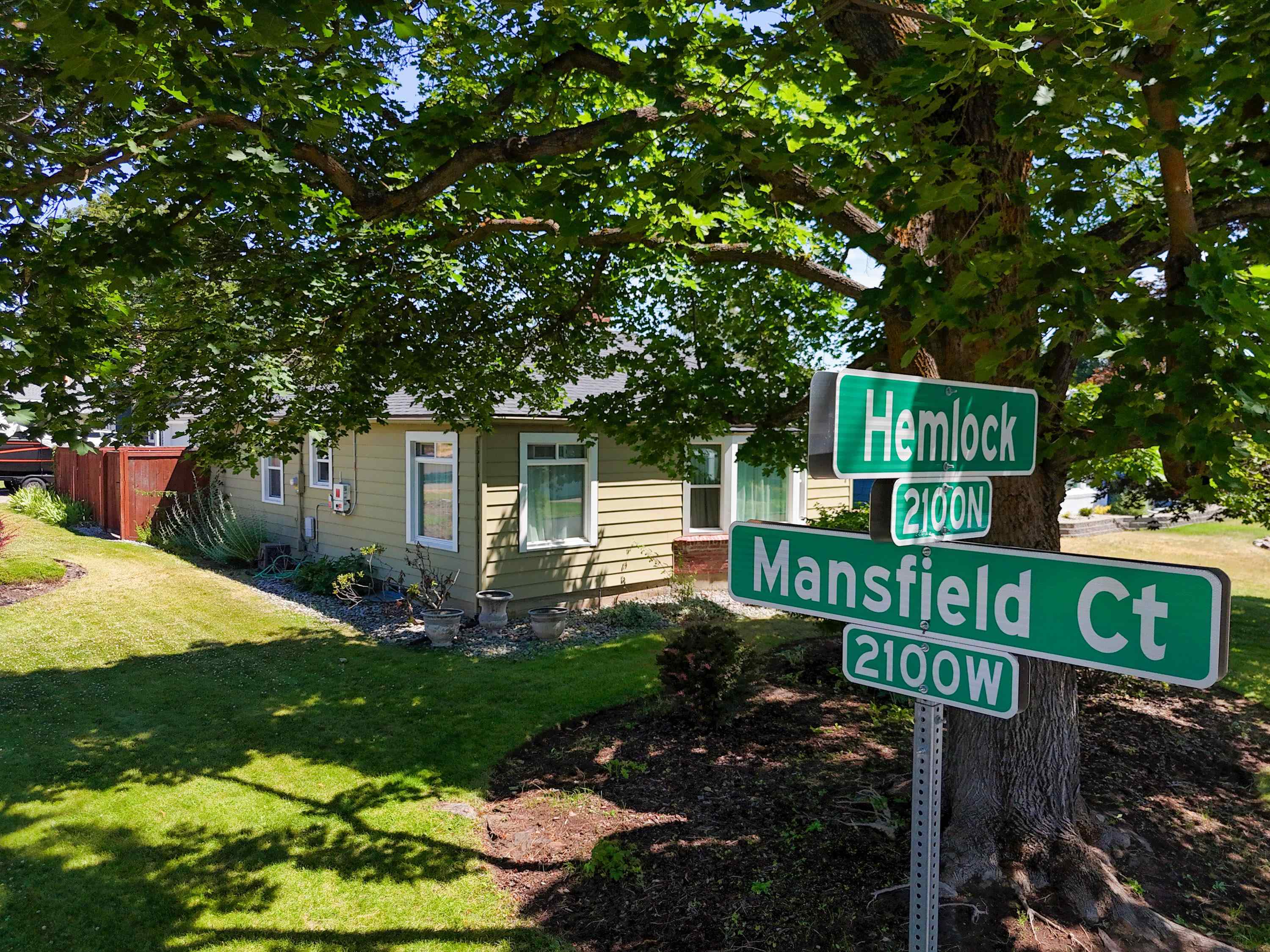 2118 N Hemlock St - Photo 2