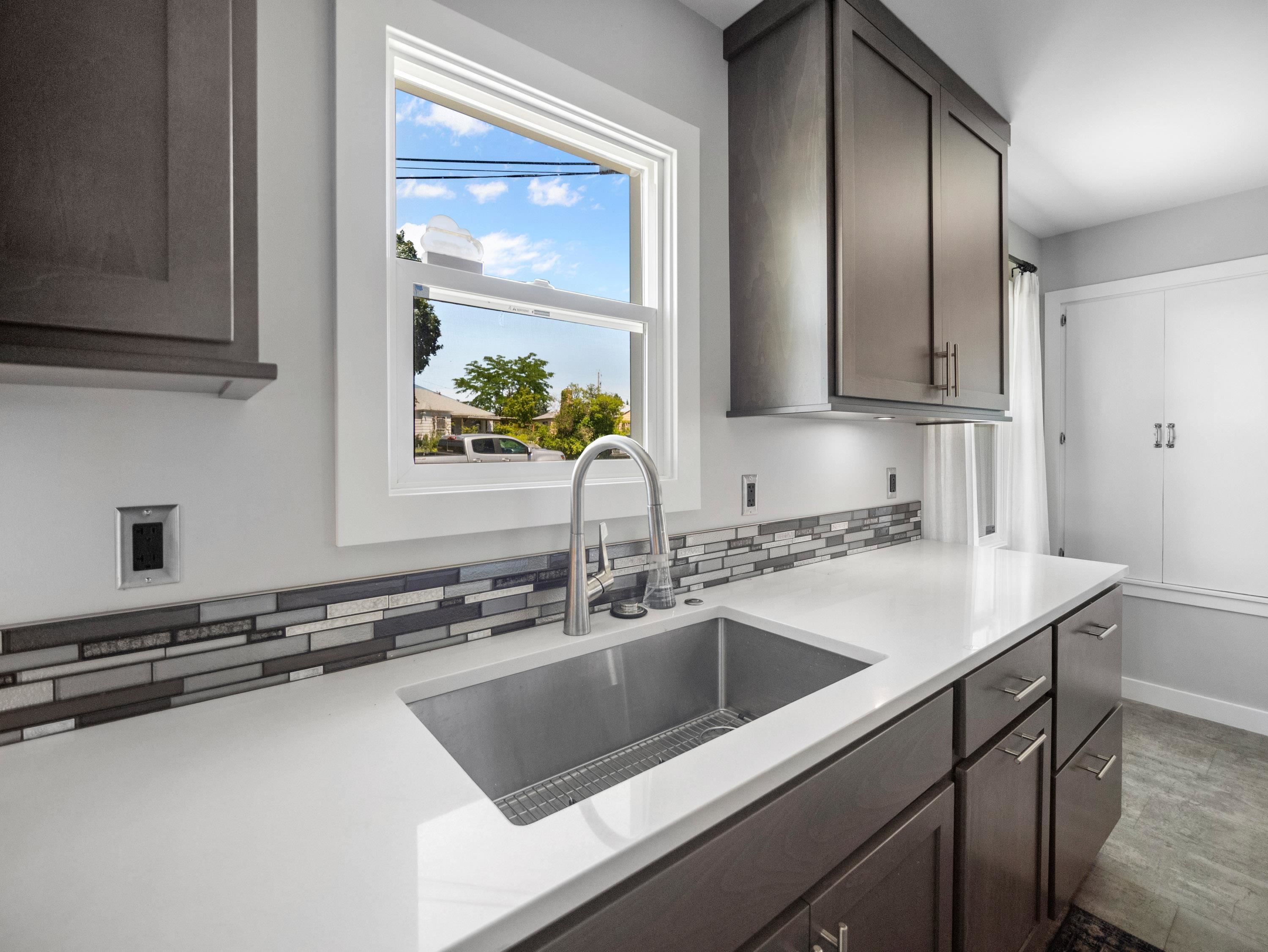 2118 N Hemlock St - Photo 12