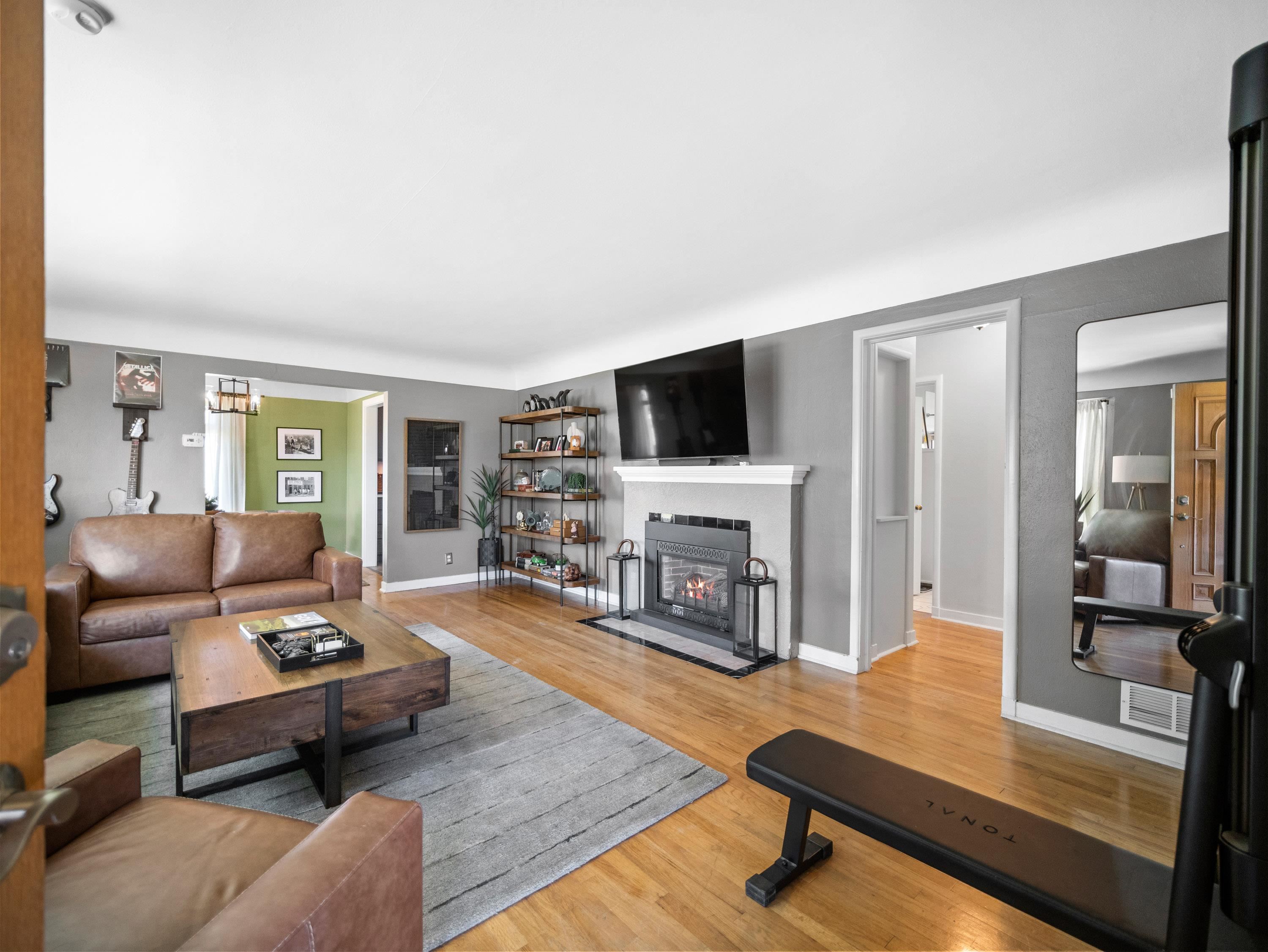 2118 N Hemlock St - Photo 3