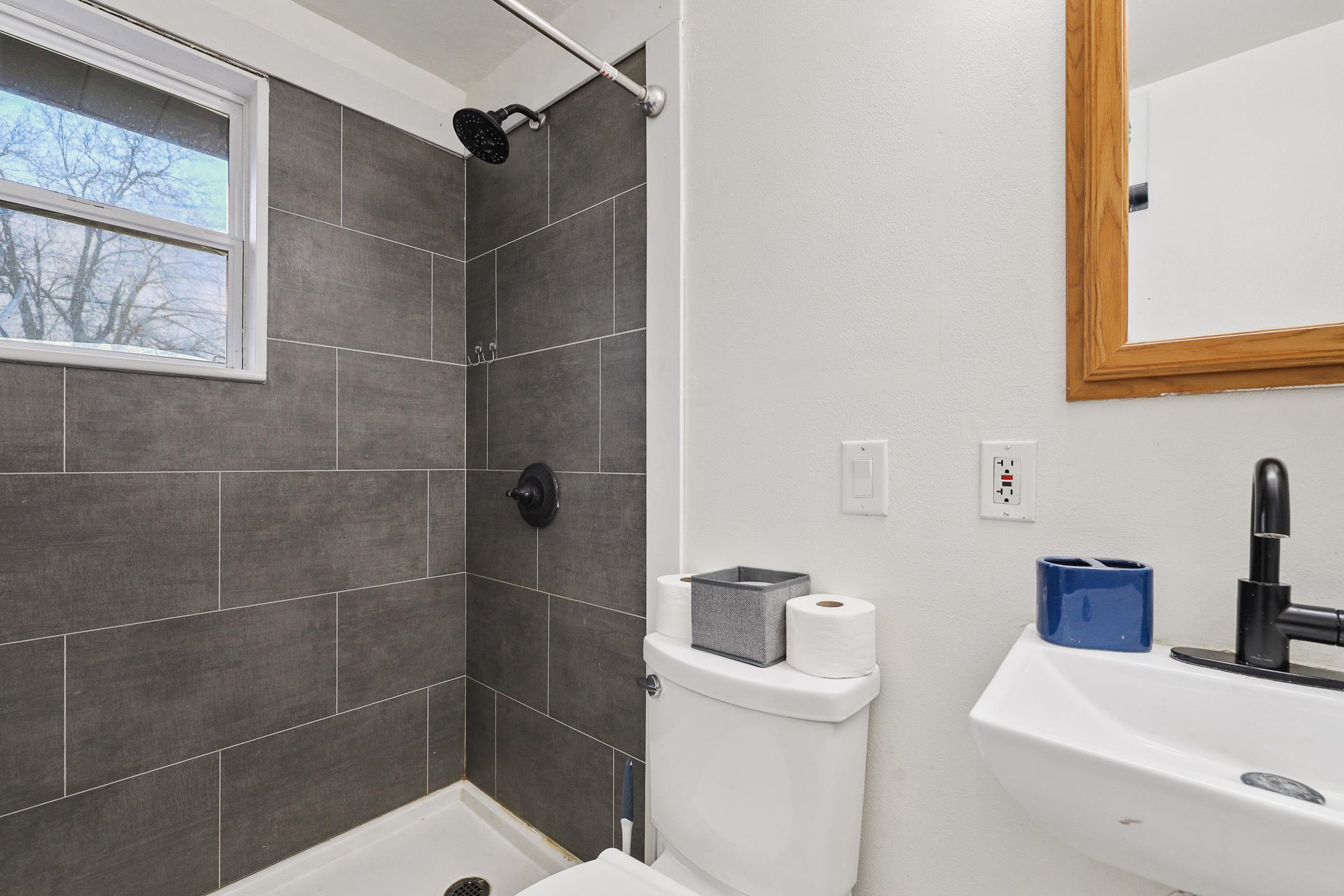 818 E Courtland Ave - Photo 13